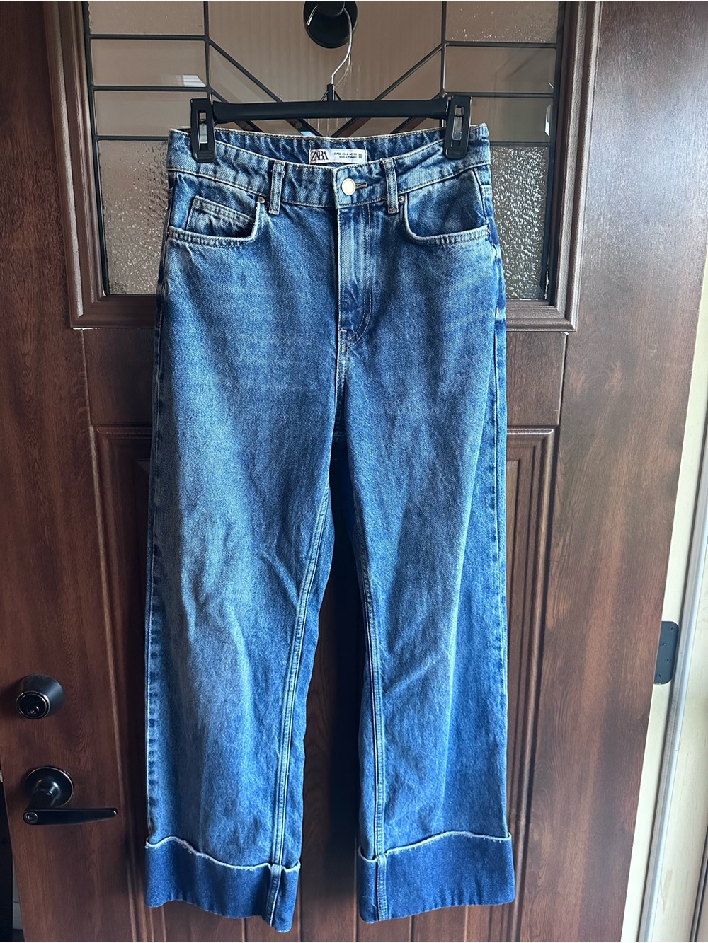 Zara High-Waisted Cuffed Hem Jeans Medium Wash Blue Denim Size 4 Excellent